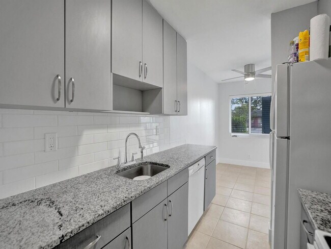 Foto del edificio - 831 SW 14th St