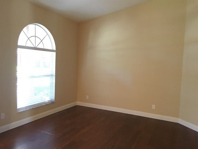Foto del edificio - 2828 Laurel Leaf Dr
