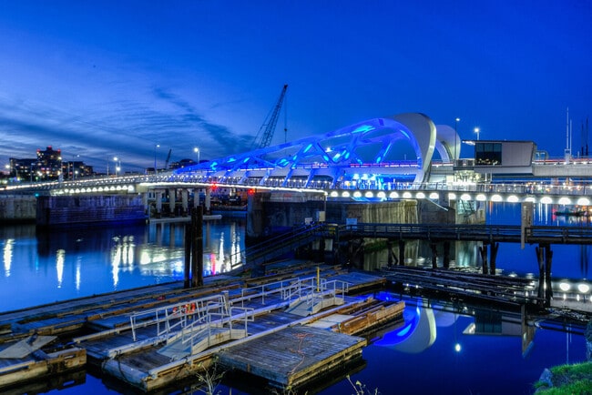 Building Photo - 456 Pandora Av