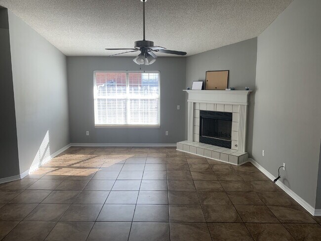 Building Photo - Coming Available 10/7 – 3BR/2BA Patio Home...