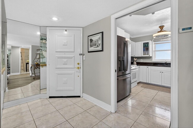 Building Photo - 801 Lake Shore Dr