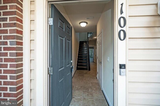 Foto del edificio - 100 Nestor's Pl