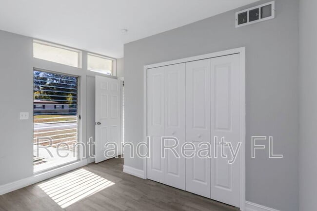 Foto del edificio - 3504 E Knollwood St