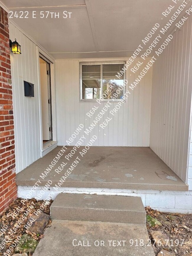 Building Photo - 2422 E 57th St