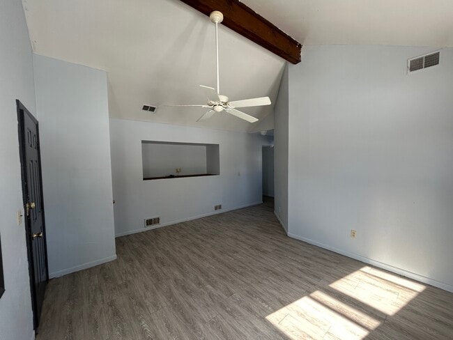 Building Photo - 214 N California Ave
