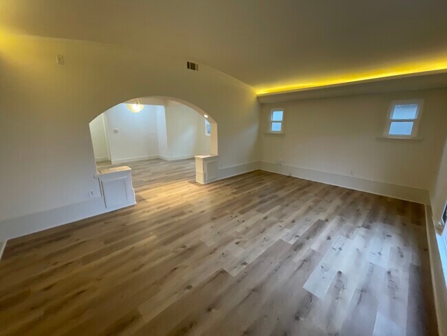 Foto del edificio - 236 N Myers St