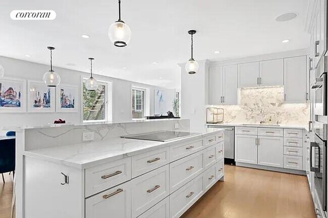 Foto del edificio - 352 W 11th St