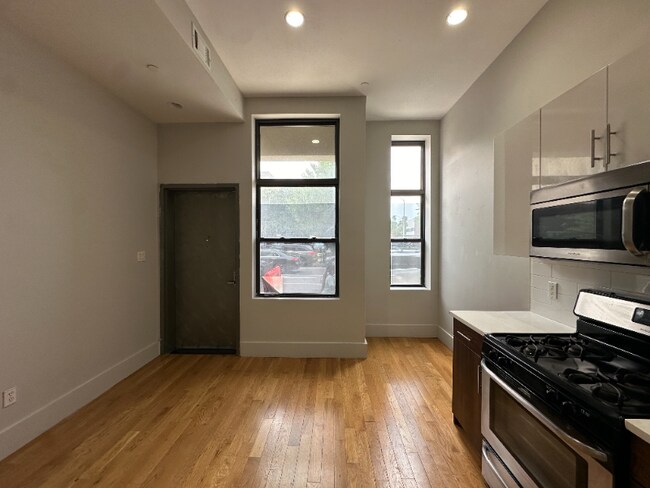 Foto del edificio - 566 Dekalb Ave