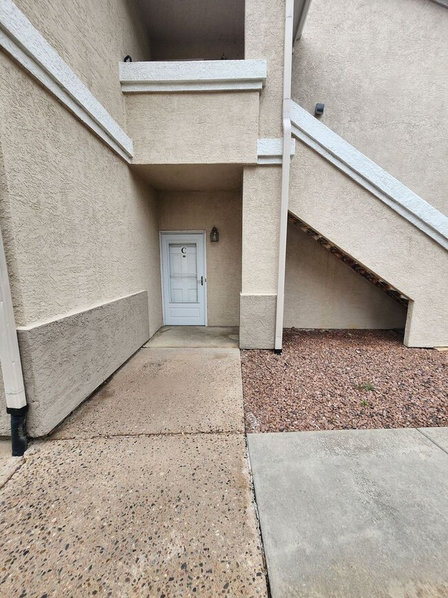 Building Photo - Beautiful Condo