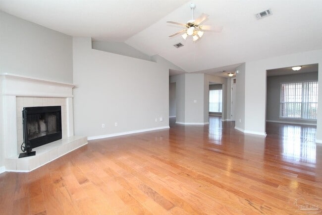 Building Photo - 5029 Lantana Dr