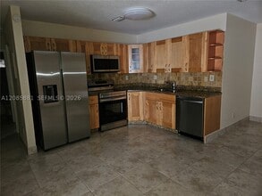 Building Photo - 2500 NE 193rd St