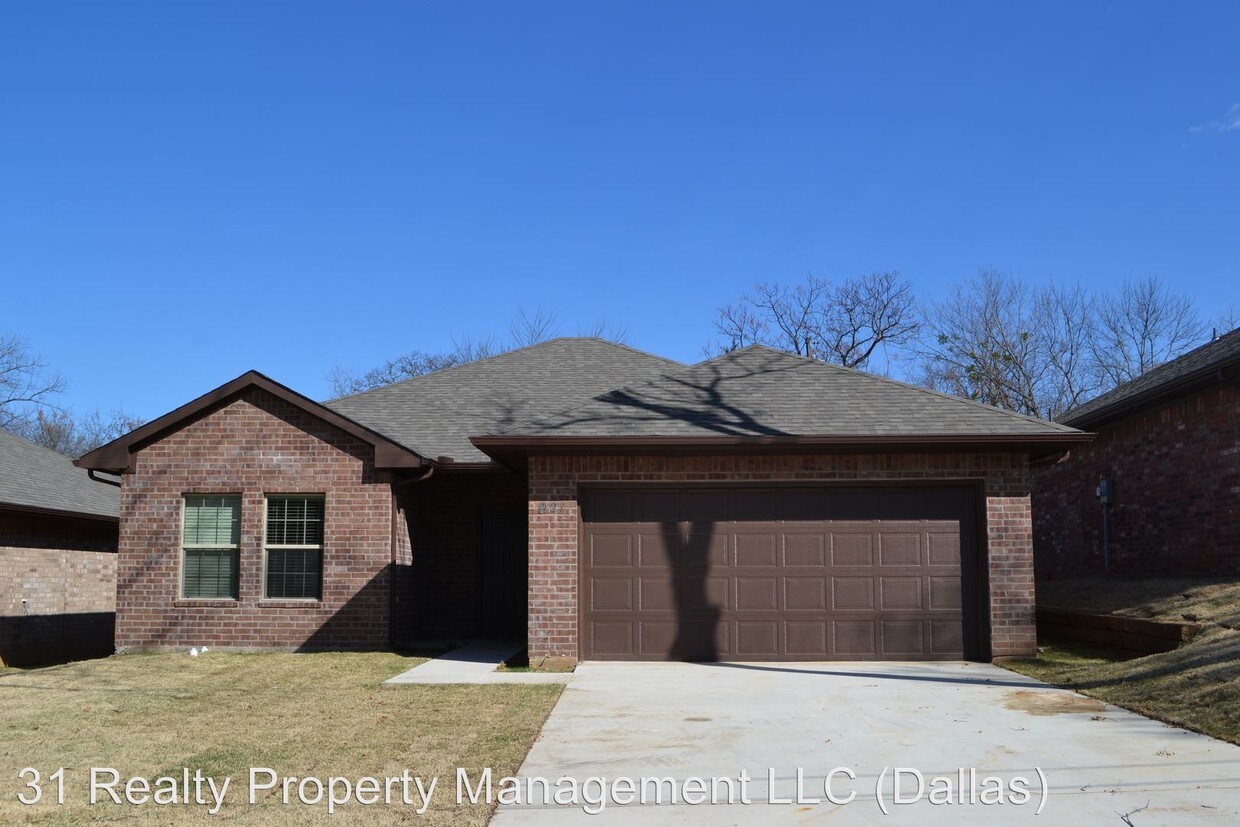 Foto principal - 3 br, 2 bath House - 921 W. Chase
