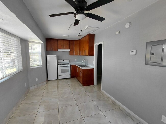 Foto del edificio - Spacious & Modern Studio for Rent in Calex...
