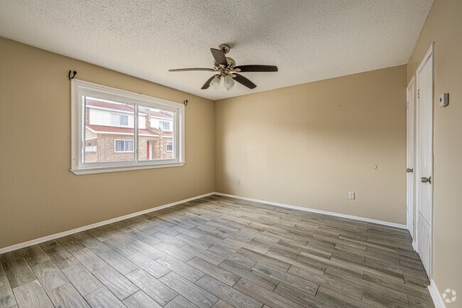 2BR, 1.5BA - 1,025SF - Living Room - 3594 Friendswood Dr
