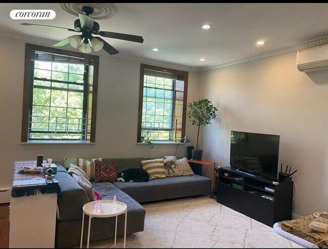 Foto del edificio - 92 3rd Pl