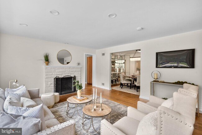 Building Photo - 3304 Glenmoor Dr