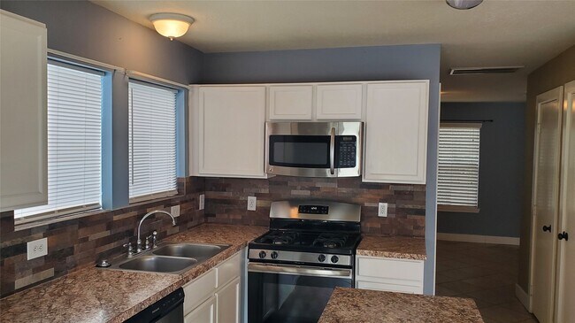 Foto del edificio - 6207 Spruce Bough Ct