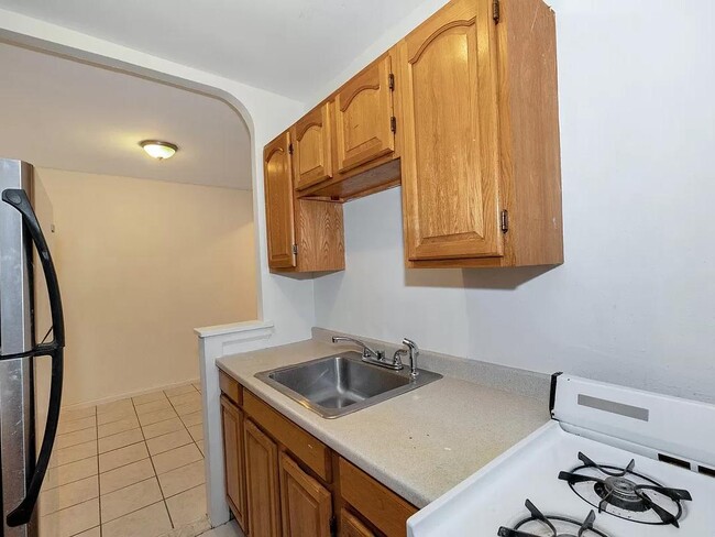 Building Photo - 445 W 240th St