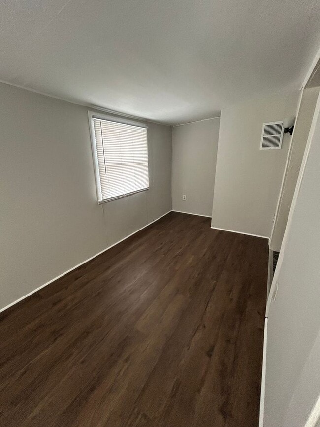 Photo - 910-914 N 11th Street Apartment