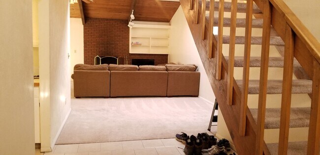 Foto del edificio - 859 Roxwood Ln