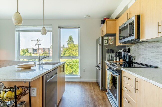 Building Photo - New Modern Condo with Bright Elegant Finis...