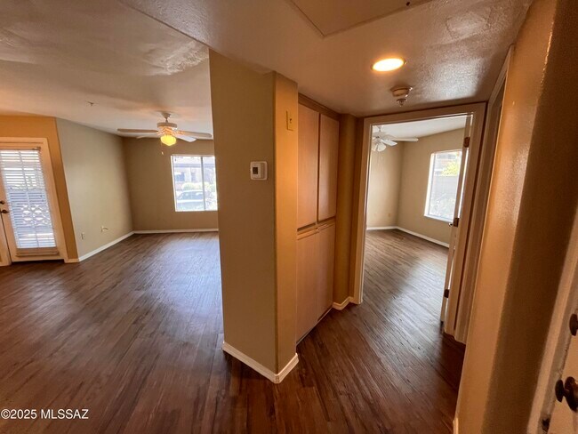 Foto del edificio - 5751 N Kolb Rd
