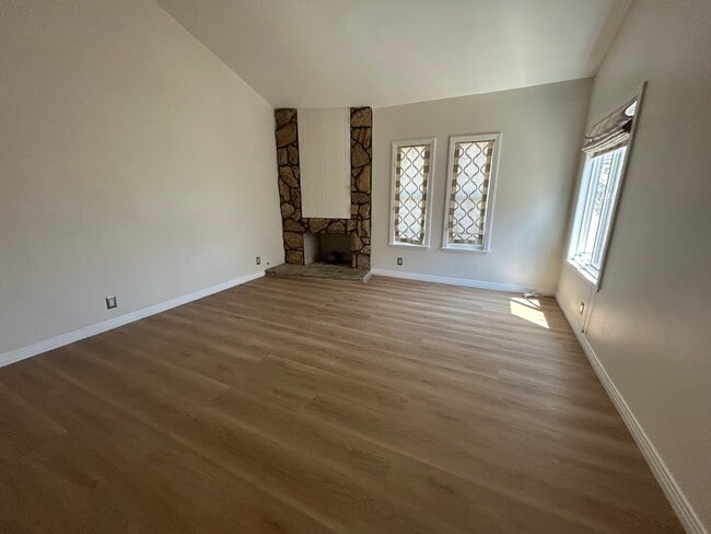 Building Photo - 4672 Elben Dr