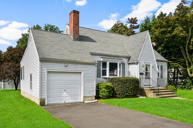 Building Photo - 106 Clark St