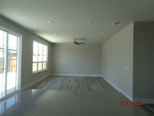 Building Photo - 500 Karnail St