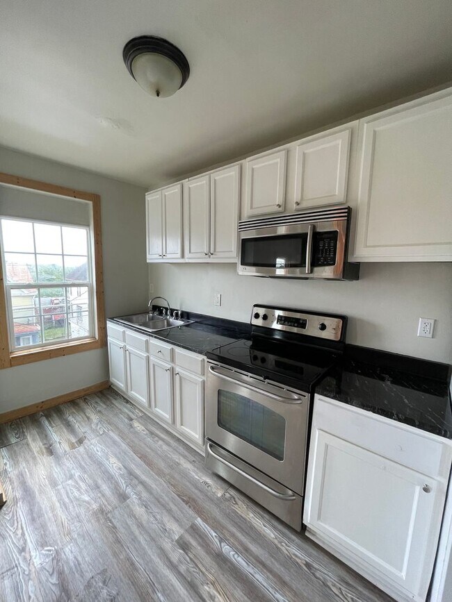 Building Photo - 451 Hays Ave