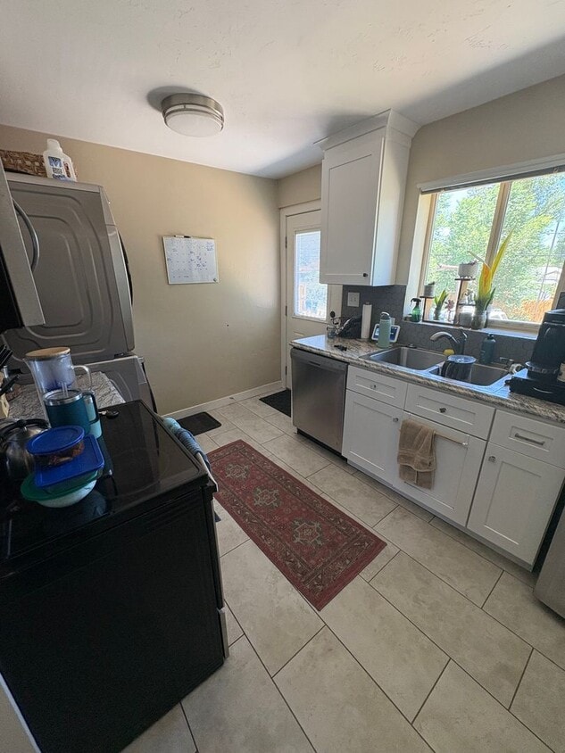Updated 2BD Duplex | Edgewater Location - Updated 2BD Duplex | Edgewater Location