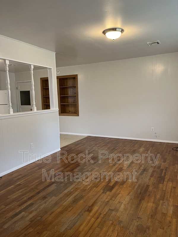Foto del edificio - 824 W 1st St