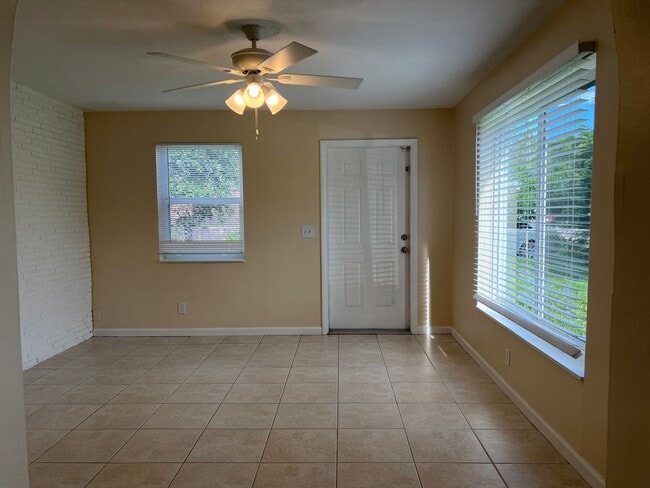 Building Photo - 6241 SW 38th Ct