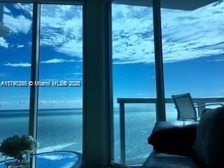 Foto principal - 6515 Collins Ave