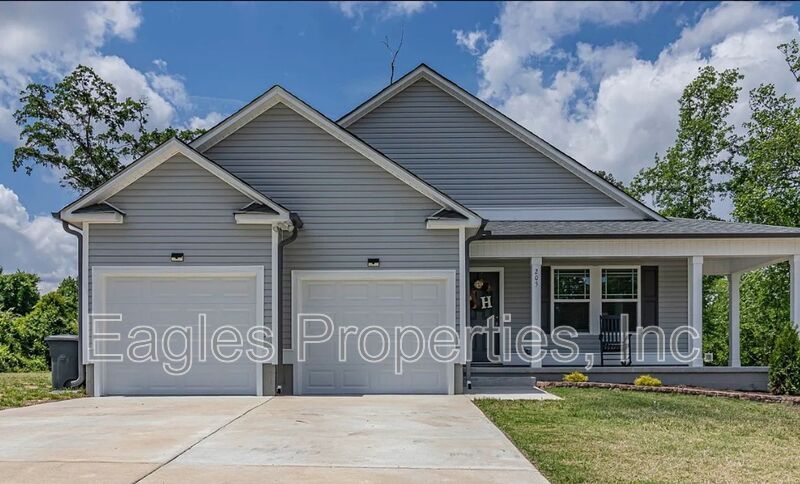 Foto principal - 205 Evergreen St