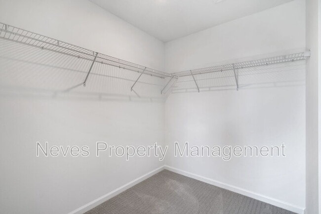 Building Photo - 1601 Pinecliff Dr