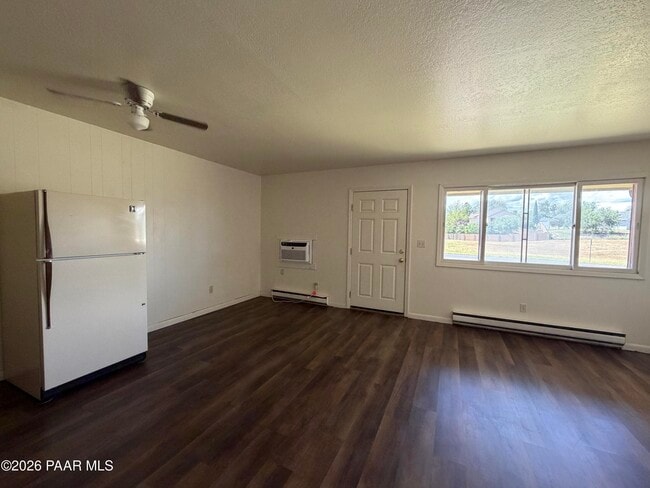 Building Photo - 4251 N Viewpoint Dr
