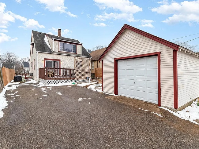 Building Photo - 1139 Maryland Ave E