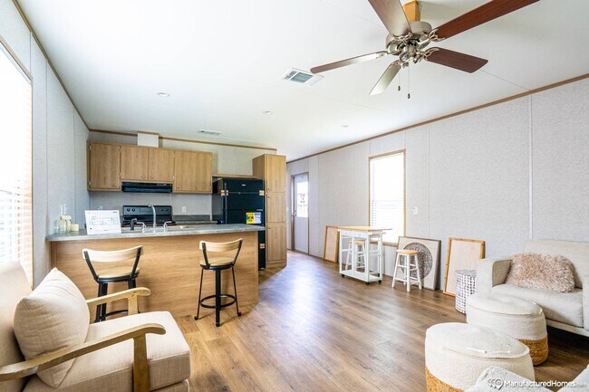 Foto del edificio - 160 Forrest Ave