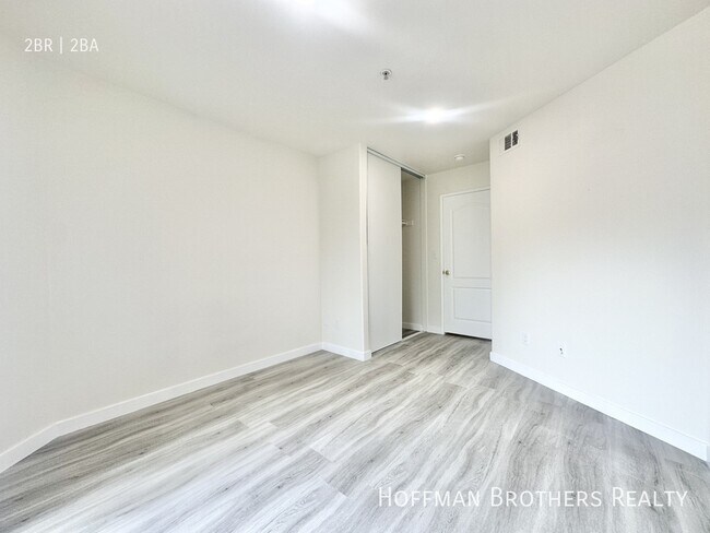 Foto del edificio - 7323 Winnetka Ave