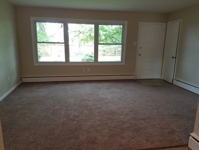 Building Photo - 2 br, 1 bath House - 6 Bowman Rd.