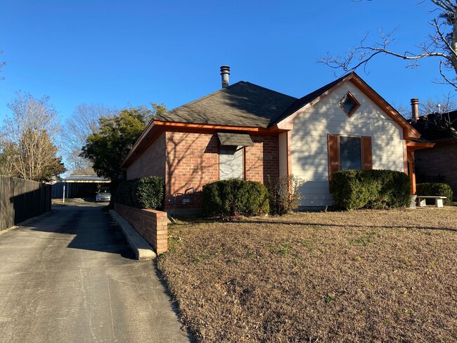 Building Photo - 1607 Salisbury Pl