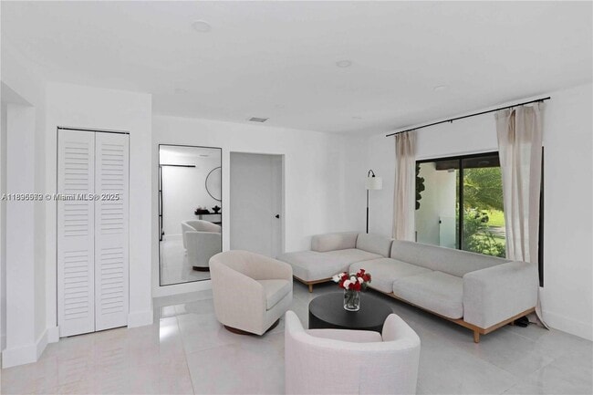 Foto del edificio - 231 NE 45th St