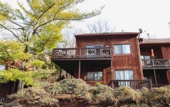 Building Photo - 12 Stonehill Dr