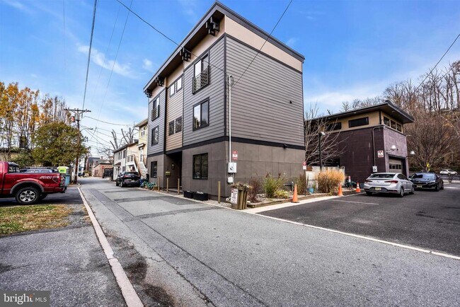 Foto del edificio - 12 McCready's Alley