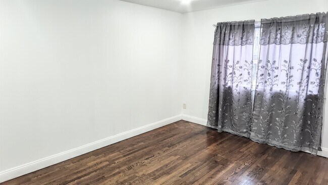 Foto del edificio - 8 Van Nostrand Ave