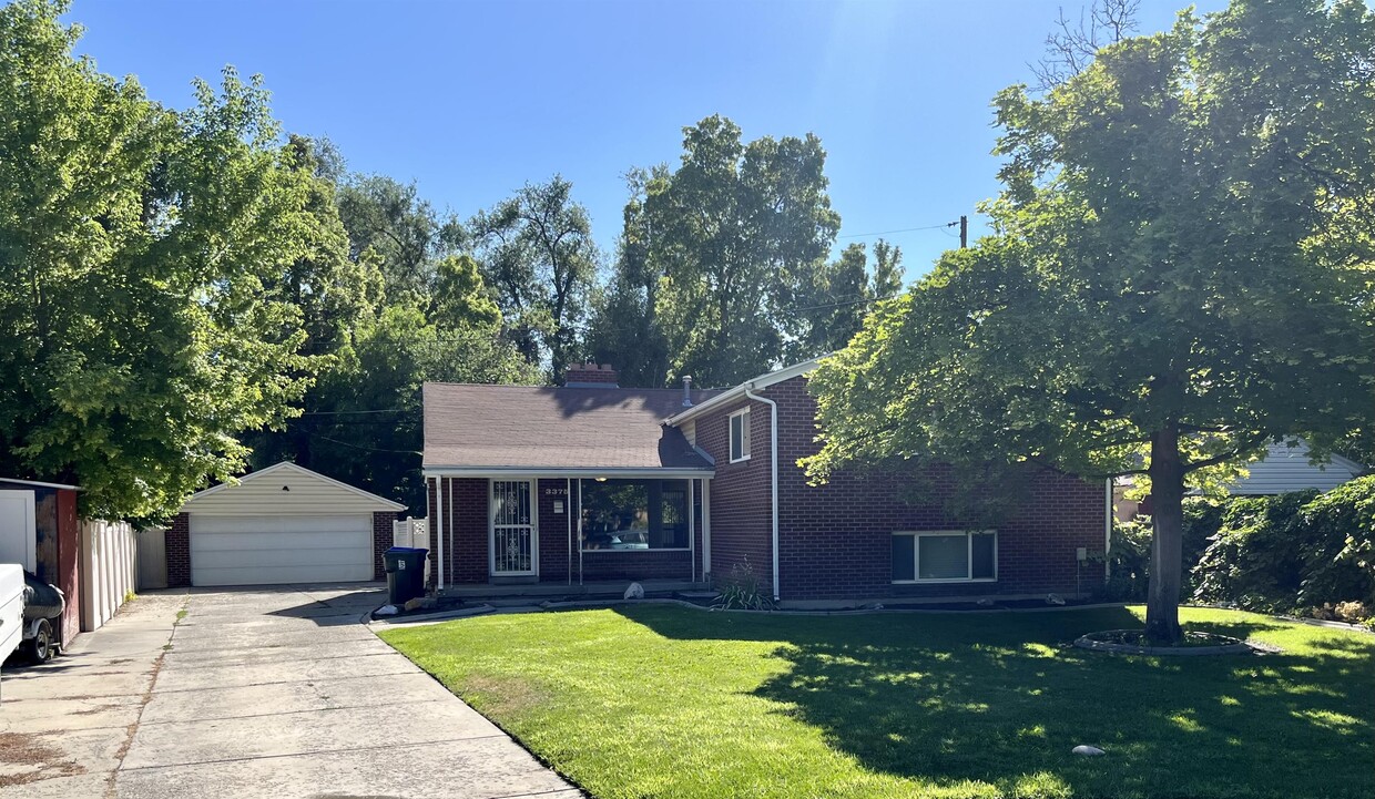 Primary Photo - 3375 S Riviera Dr