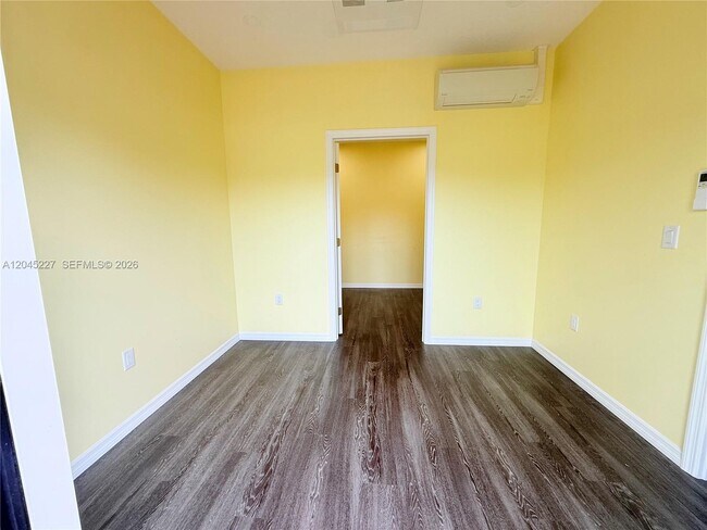 Building Photo - 4630 SW Keats St