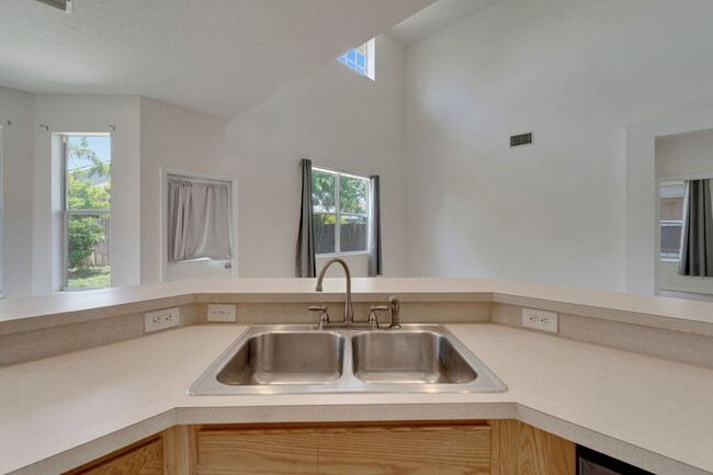 kitchen counter - 411 Durham Shore Ct