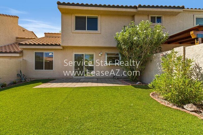 Building Photo - 308 E Larkspur Ln